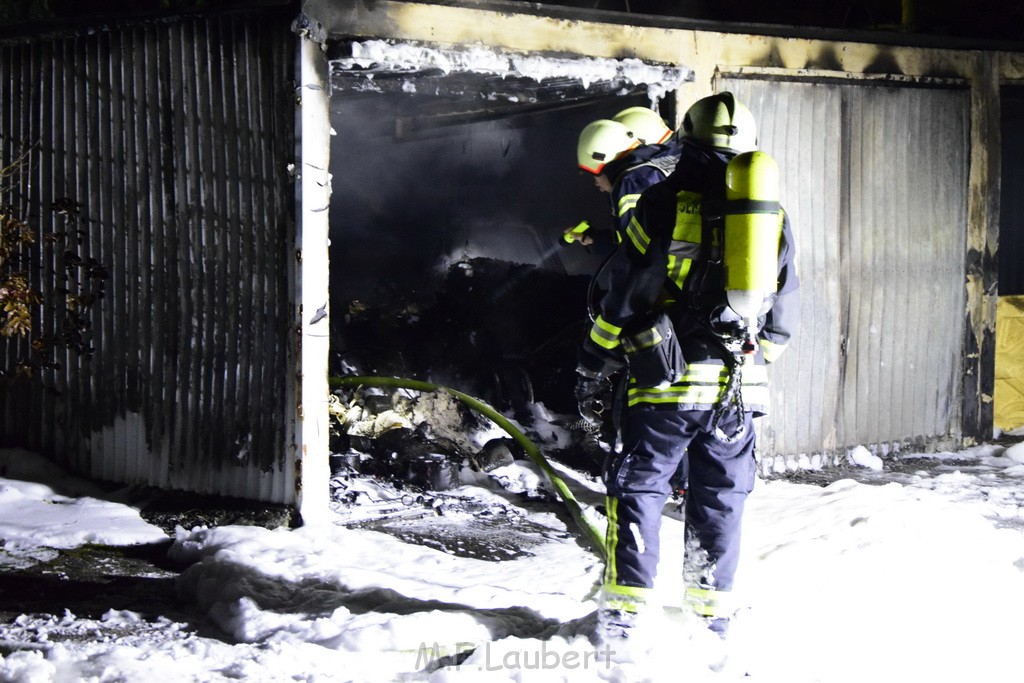 Feuer Hinterhof Garagen Koeln Hoehenberg Olpenerstr P053.JPG - Miklos Laubert